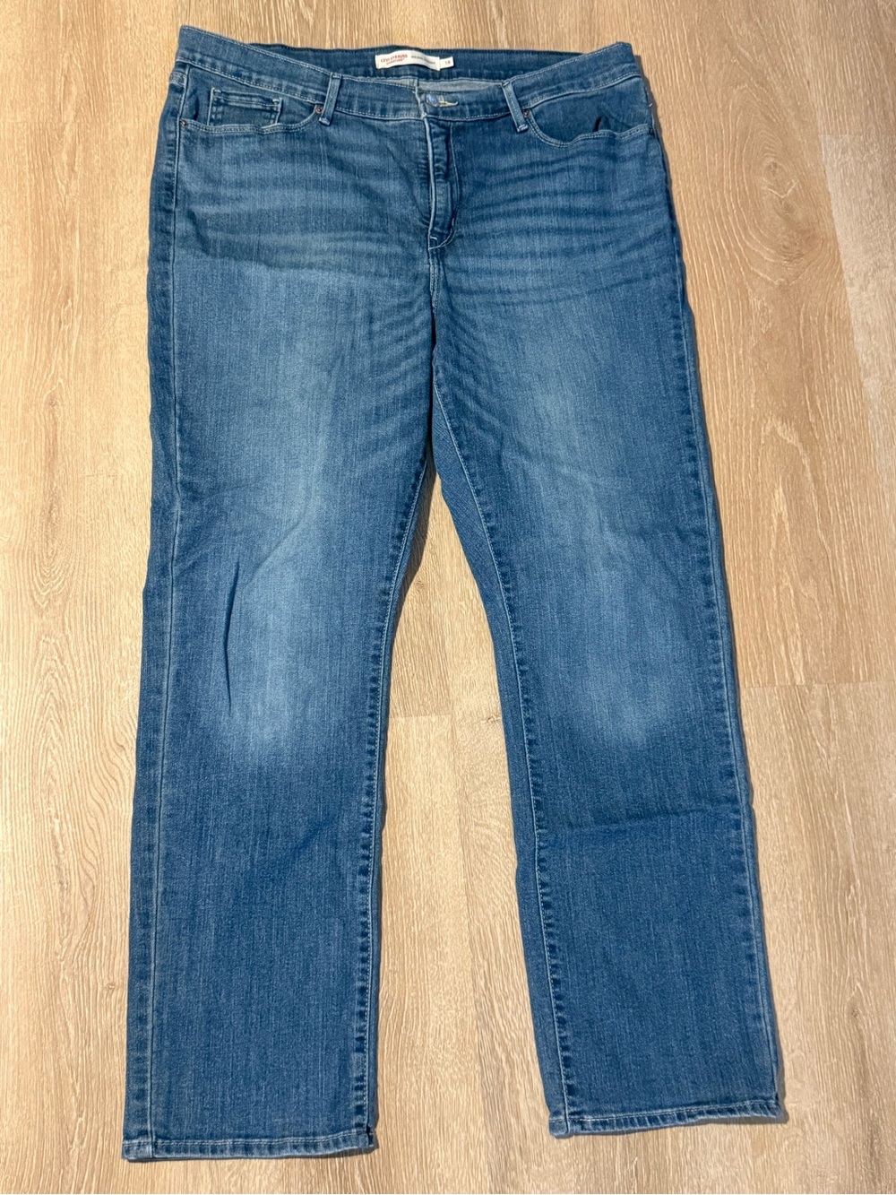 Signature Levi Strauss Midrise Straight Jeans Size 18M– Excellent Condition